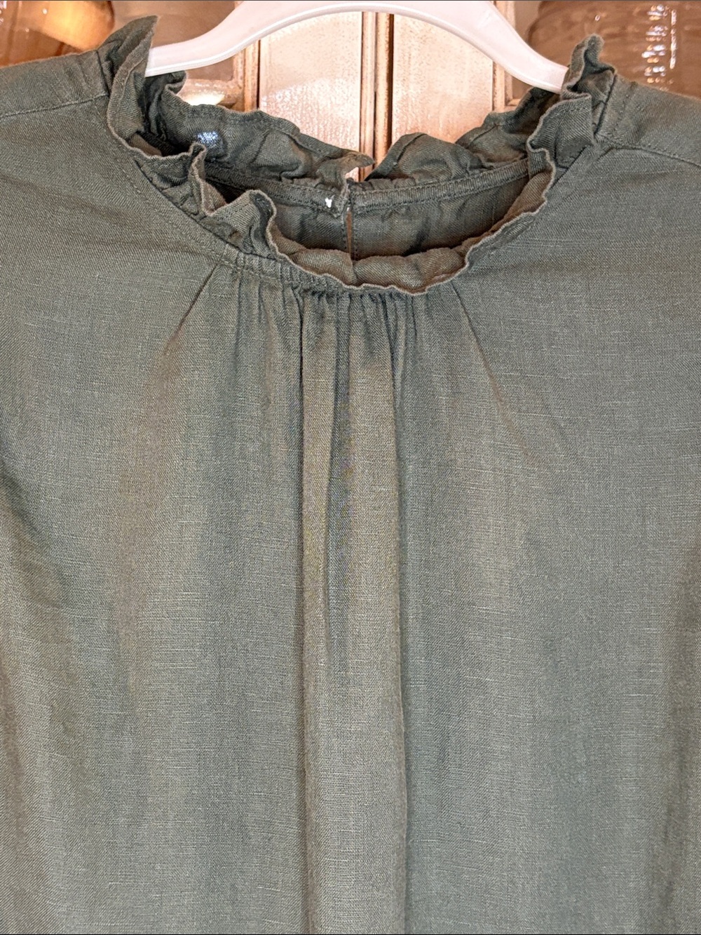 EUC J. Crew 100% Linen Ruffle Neck Puff Sleeve Top in Olive Green